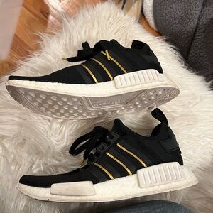 adidas Originals Women's NMD_R1 Sneaker, Black/ Gum, 8